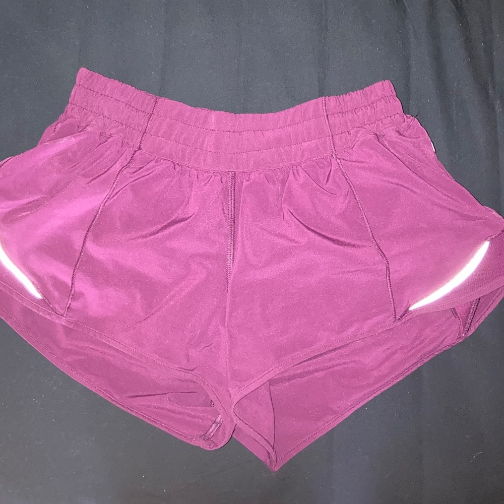 lululemon hotty hot shorts 2.5